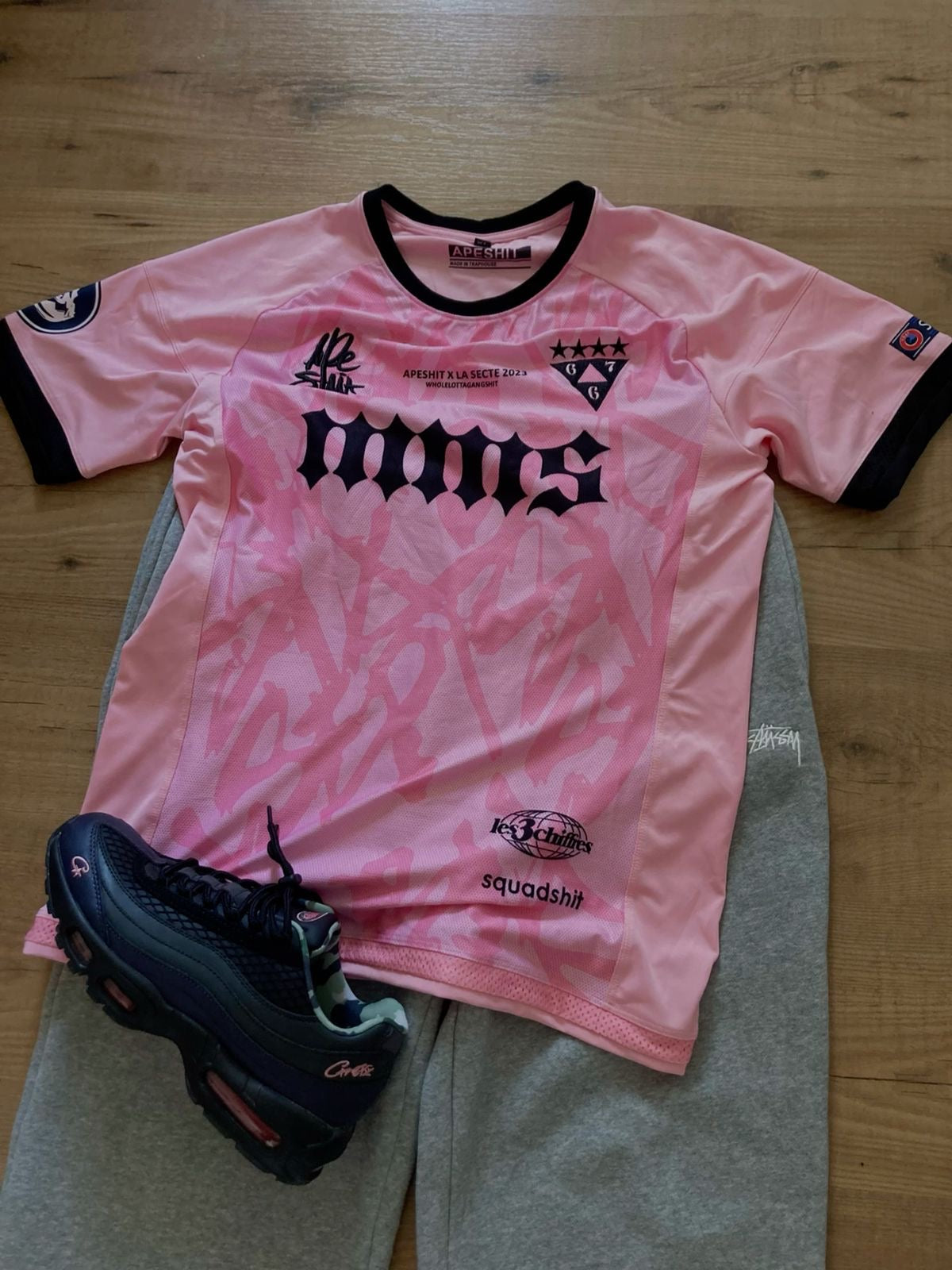 Maillot 667 Apeshit x la secte – Rose & Noir – Design Streetwear