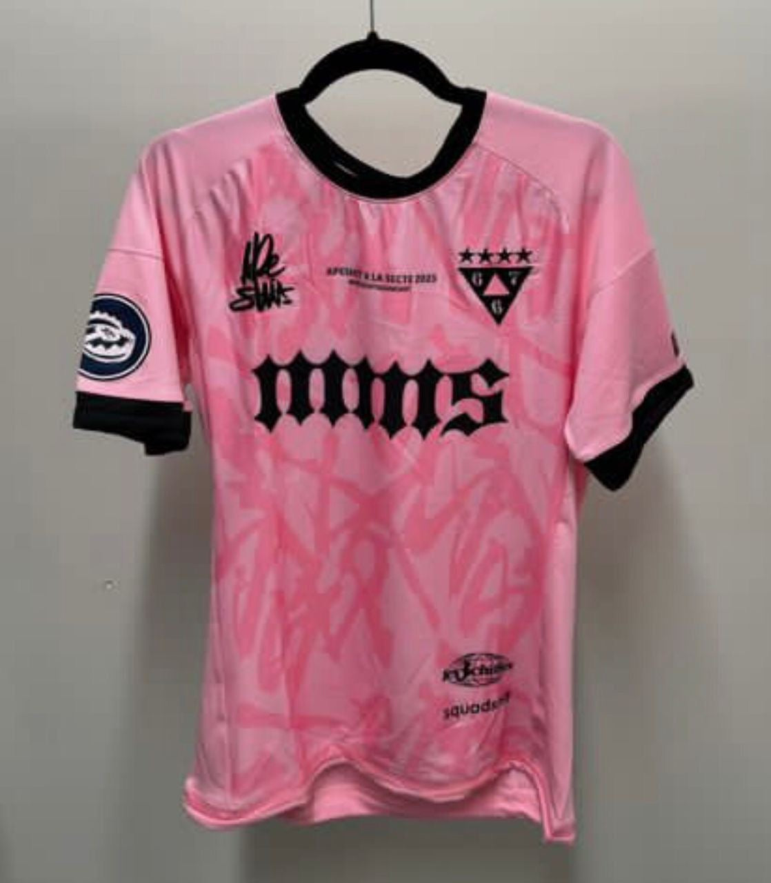 Maillot 667 Apeshit x la secte – Rose & Noir – Design Streetwear