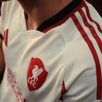 Maillot extérieur Liverpool FC 2023/24 – Blanc &amp; Rouge
